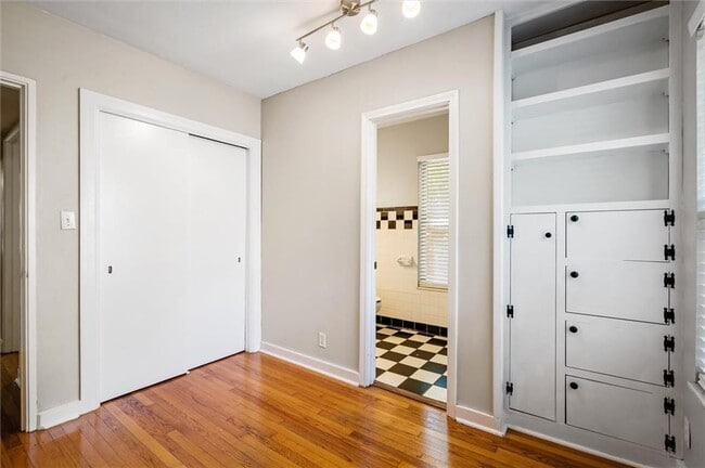 Building Photo - 321 Thornhill Cir