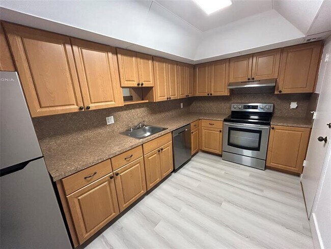 Building Photo - 405 N Ocean Blvd