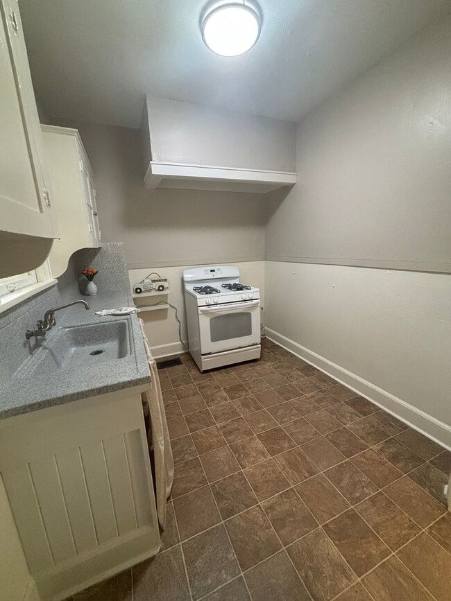 Building Photo - Cute 1 bedroom apartment!