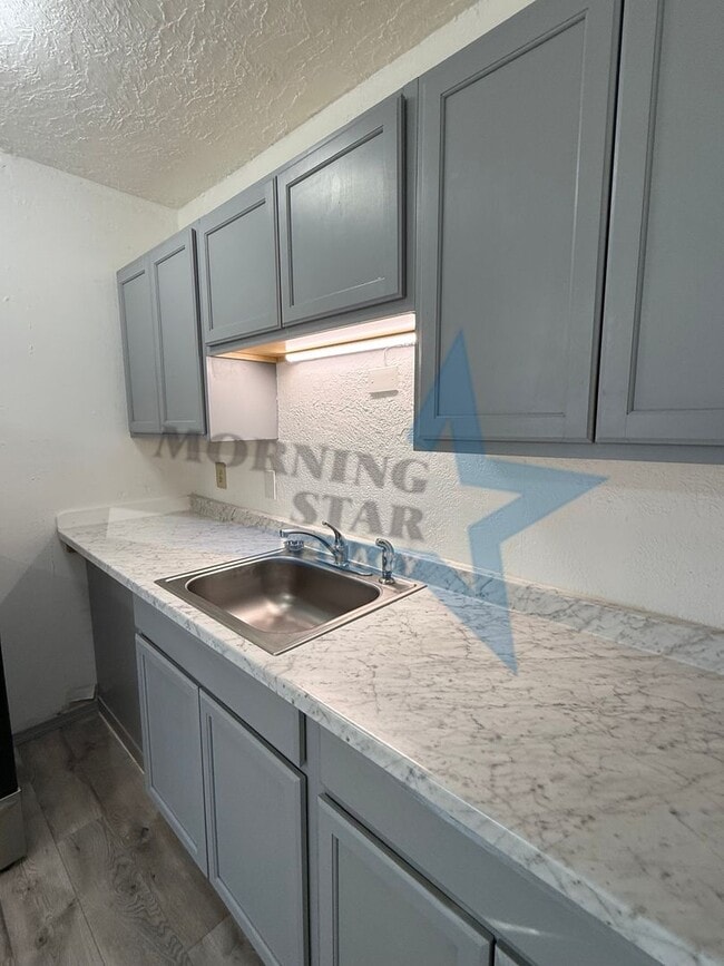 Building Photo - MOVE IN SPECIAL - Sweet 2 Bedroom Home!