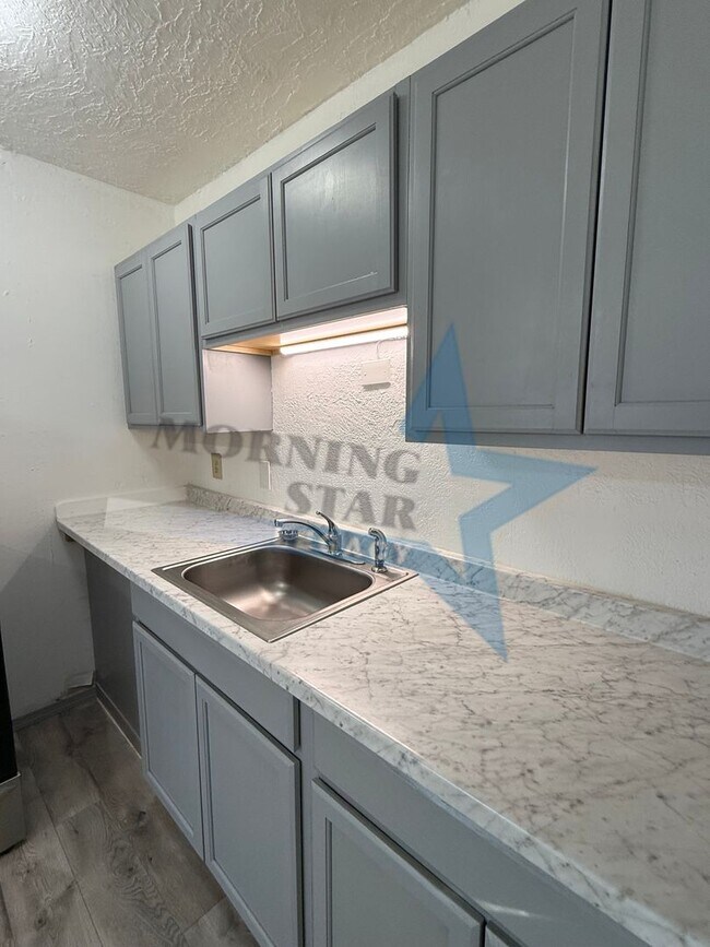 Building Photo - Sweet 2 Bedroom Home - Available Now!