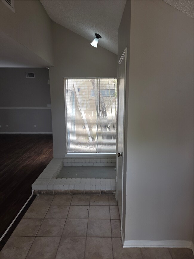 Building Photo - 6303 Gladewell Dr