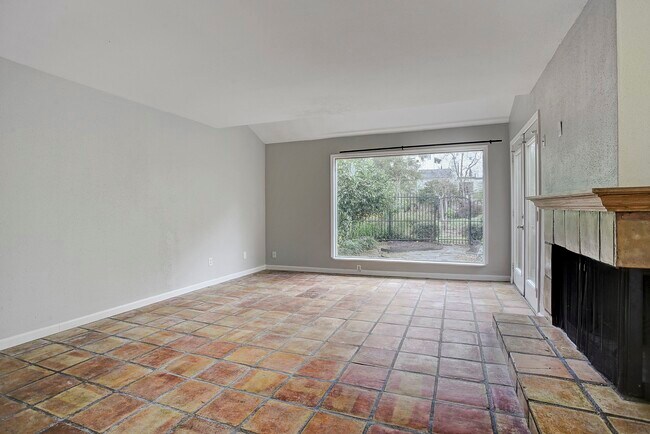 Building Photo - 217 Roy St