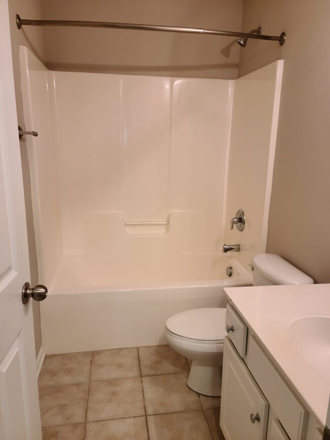 Building Photo - 10240 Blakeney Preserve Dr