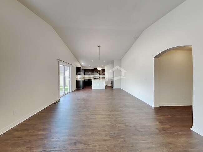 Building Photo - 754 N Scotney Ave