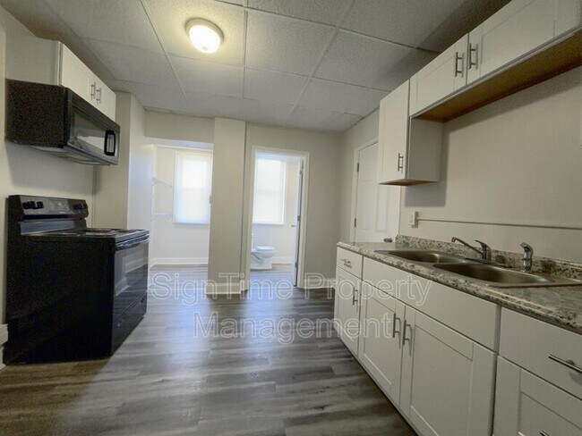 Building Photo - 664 N Prospect St