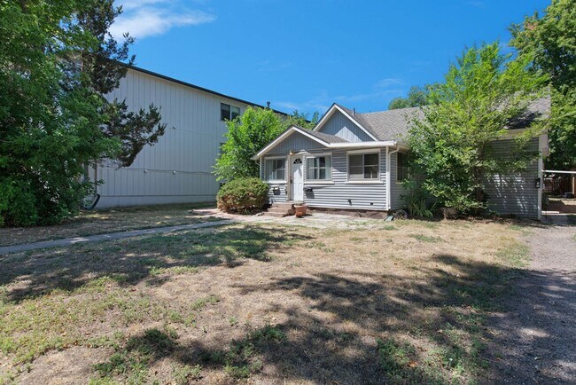 Building Photo - 205 N Sherwood St