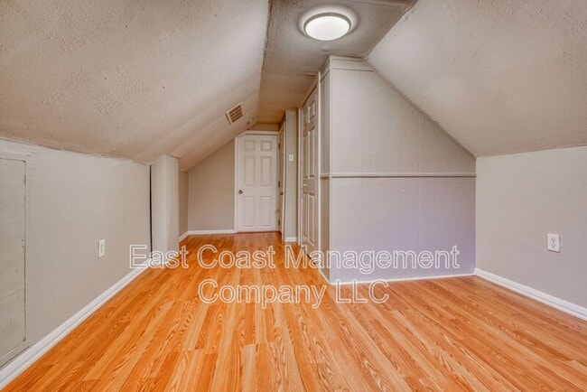 Building Photo - 9616 Mason Ave