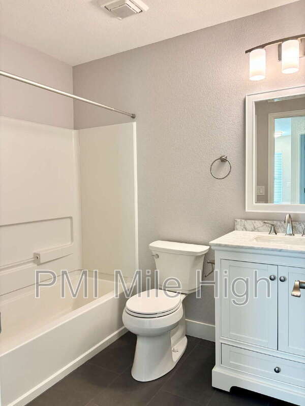 Building Photo - 12743 Leyden St