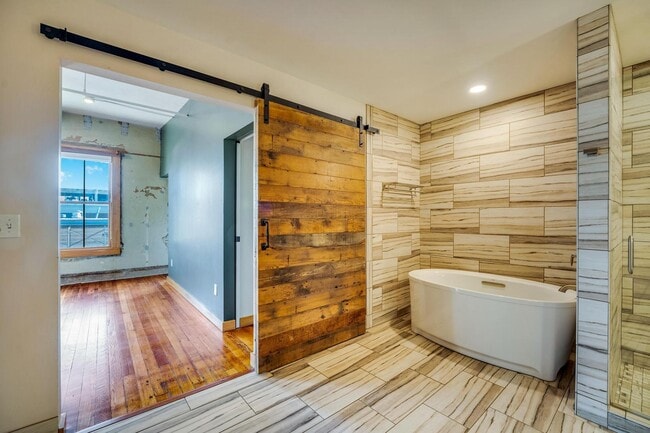 Building Photo - LUXURY   CONDOS IN THE HEART OF ALAMO CITY