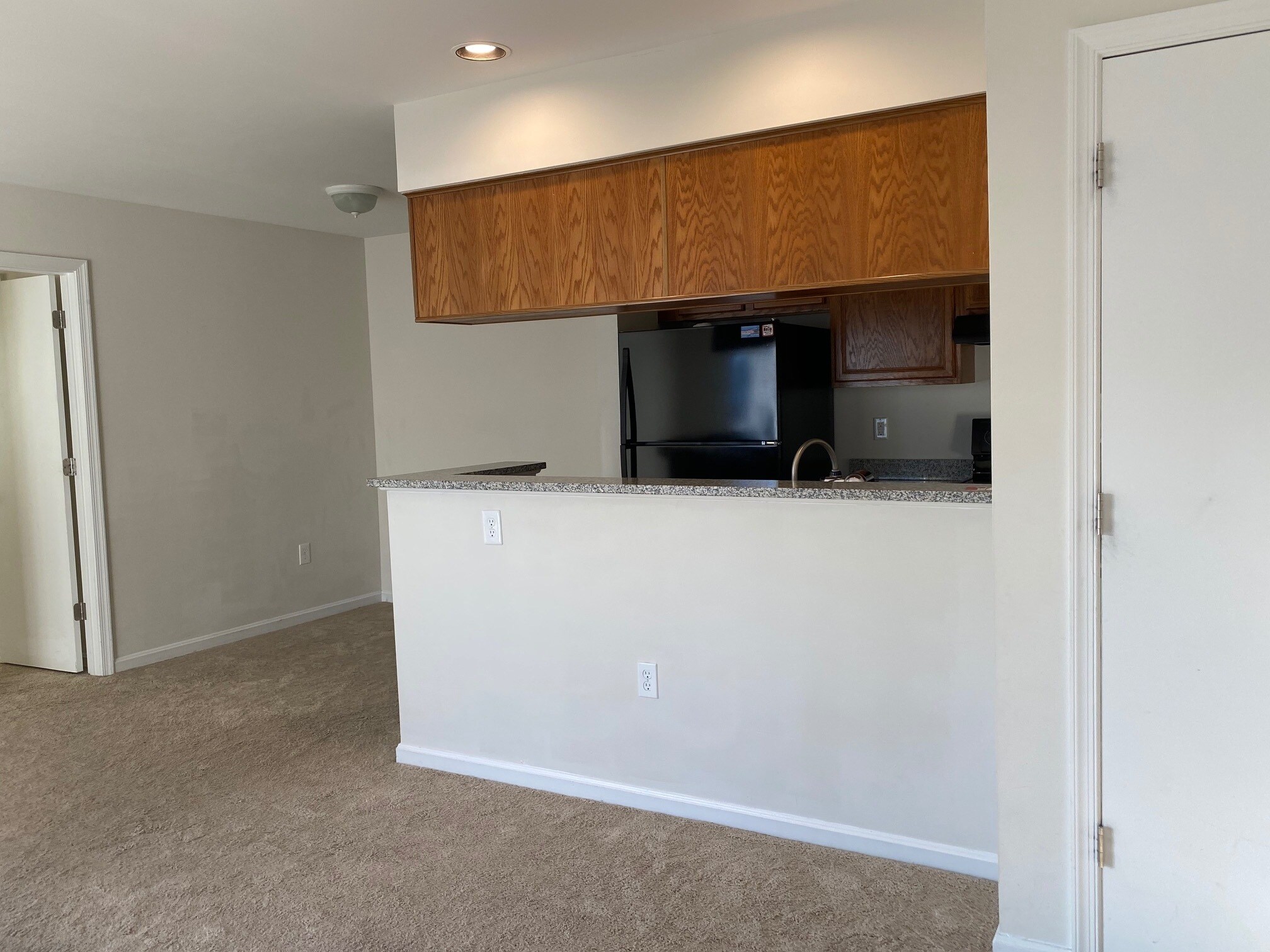 Building Photo - 300 Grosvenor Ln