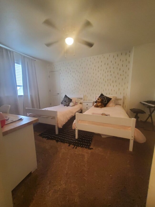 Building Photo - 3 Bedroom Home in the Ridge at Harmony Road Now Available! Great Neighborhood!