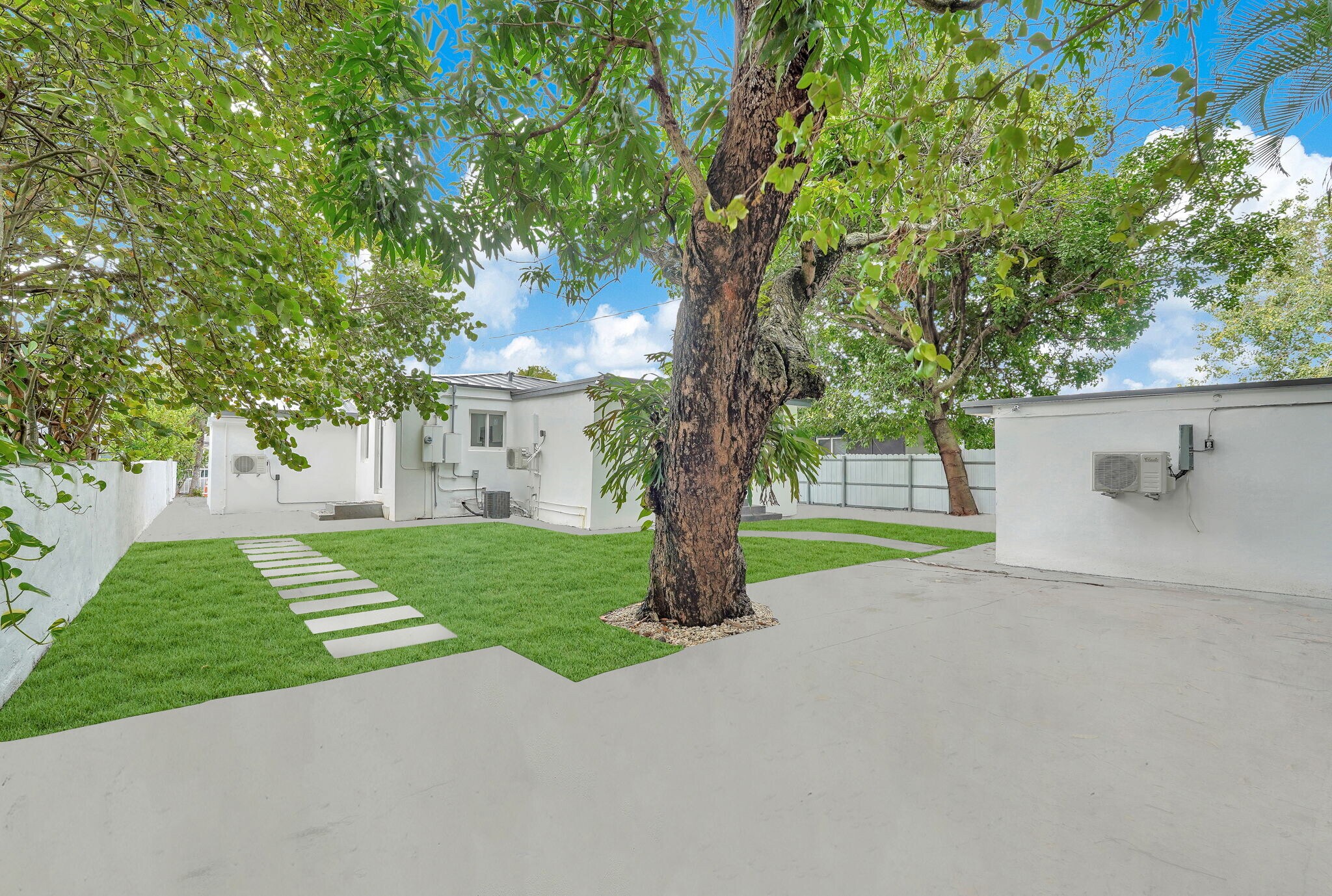 Building Photo - 250 NW 45th St
