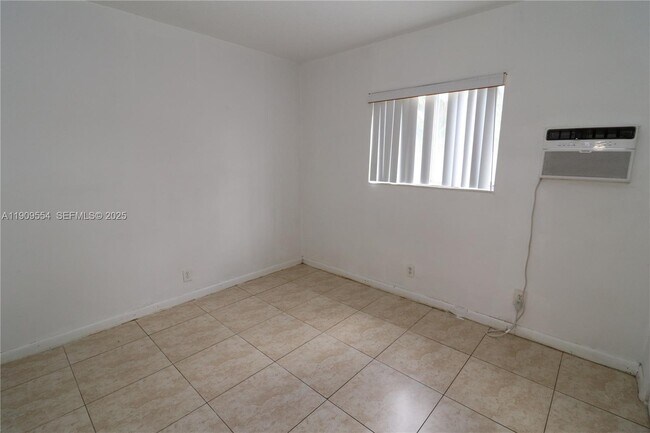 Building Photo - 1708 N 16th Ave