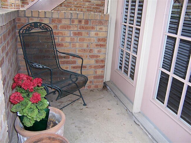 Building Photo - 16800 Sugar Pine Dr