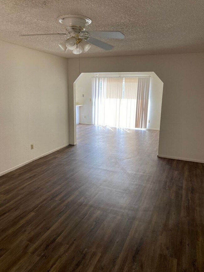 Building Photo - 5233 W Altadena Ave