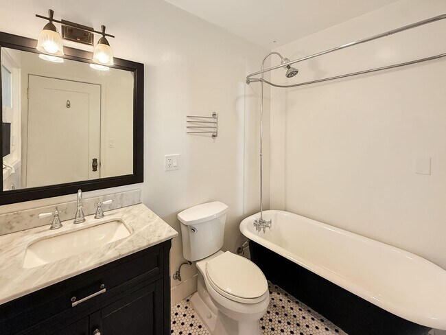 Building Photo - Bankers Hill Gem – 2BR/1BA Minutes from Ba...