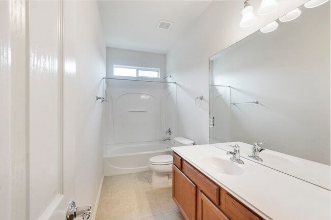 Building Photo - 831 Honeysuckle Vine Dr