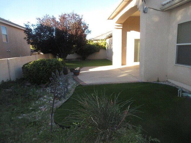 Building Photo - 8201 Grape View Ct NE