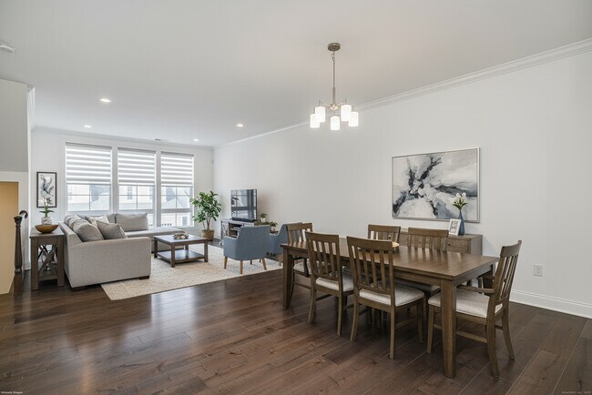 Building Photo - 8 Brentwood Cir