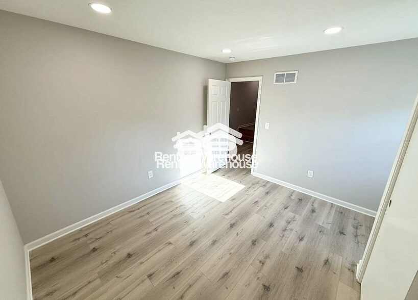 Building Photo - 7101 W 69th St