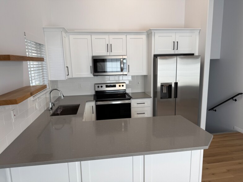 Building Photo - 174 S 200 E