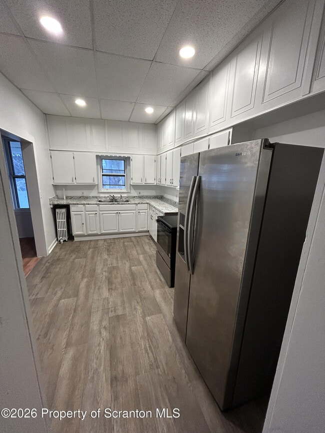 Building Photo - 210 N Bromley Ave