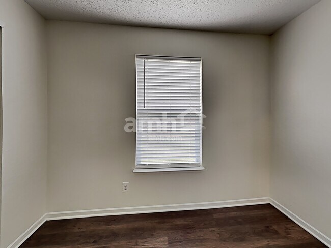 Building Photo - 2130 Summer Breeze Way