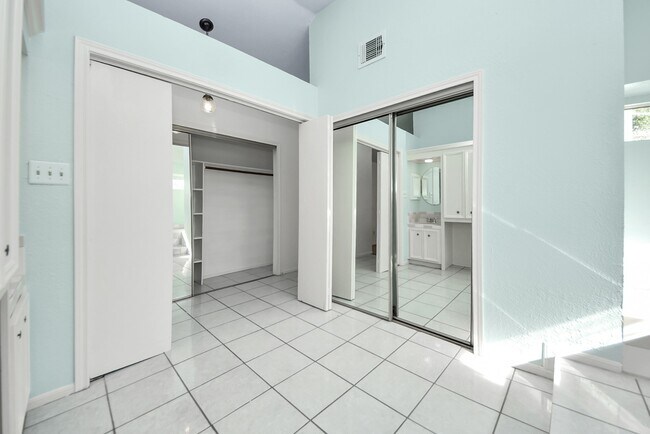 Building Photo - 15614 Barbarossa Dr