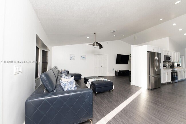 Building Photo - 1771 SE Gaskins Cir