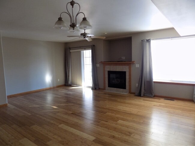 Primary Photo - Large 3bedroom/2.5 bath Iowa City Townhouse
