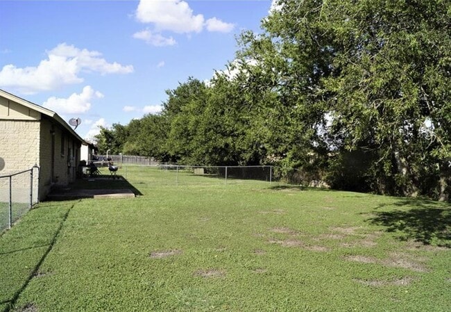 Building Photo - 101 Stubblefield Dr