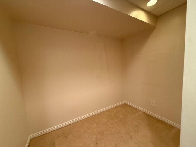 Building Photo - Beautifully Updated Home in Holladay