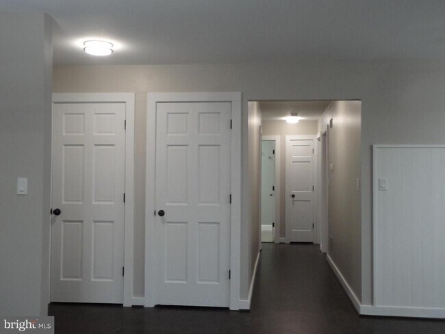 Building Photo - 814 Rustic Ln