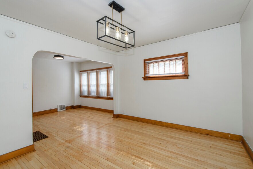 Building Photo - 2028 S 85th St