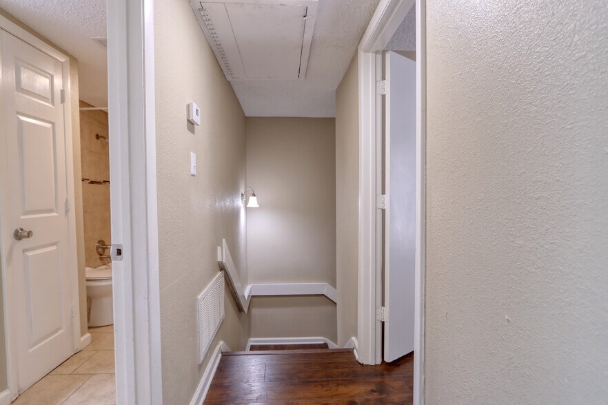 Building Photo - 711 Harbour Town Dr