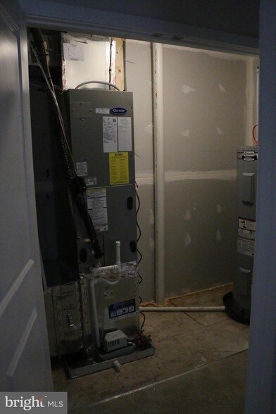 Building Photo - 218 Munsee Cir