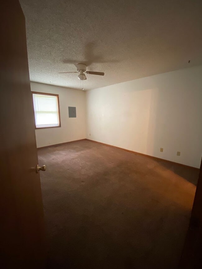 Building Photo - 2 Bedroom | 2 Bathroom | 2 Car Garage, 110...