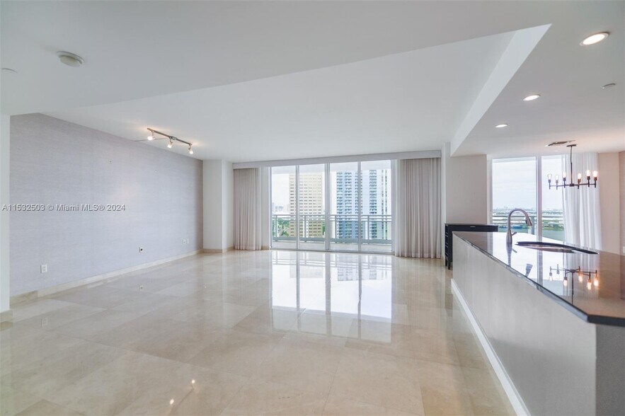 Building Photo - 901 Brickell Key