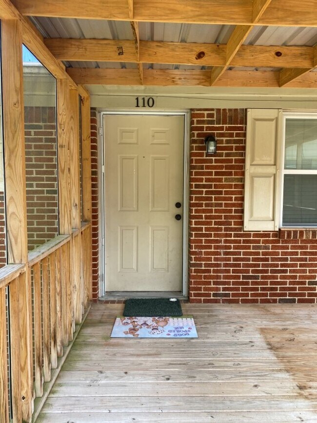 Building Photo - Price Improvement! Great 1 bedroom 1 bath located in a great area of NW Cleveland! Leasing Specia...