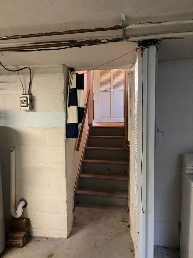 Building Photo - Charming 2-Bedroom Single-Family Home with Garage and Off-Street Parking