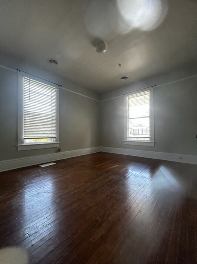 Building Photo - 412 Johnson St