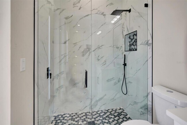 Building Photo - 212 Fairway Rd