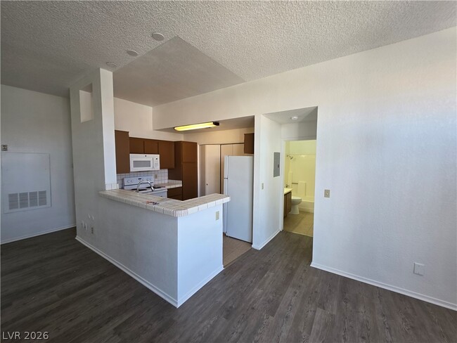 Building Photo - 3150 N Soft Breezes Dr