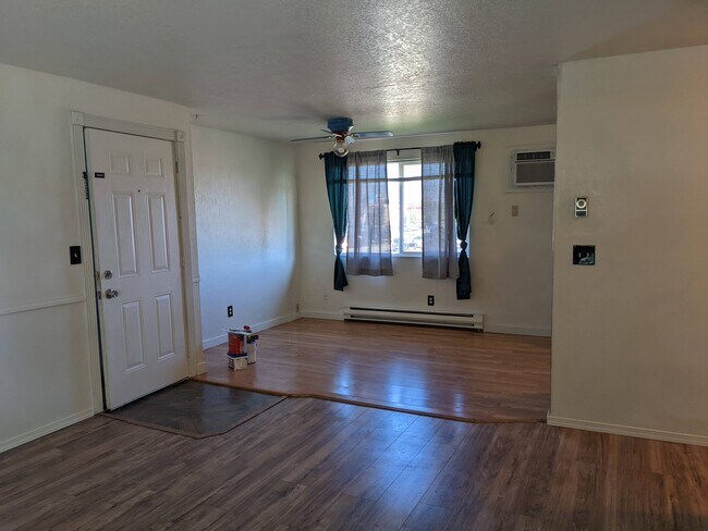Building Photo - 1494 Travis Pl