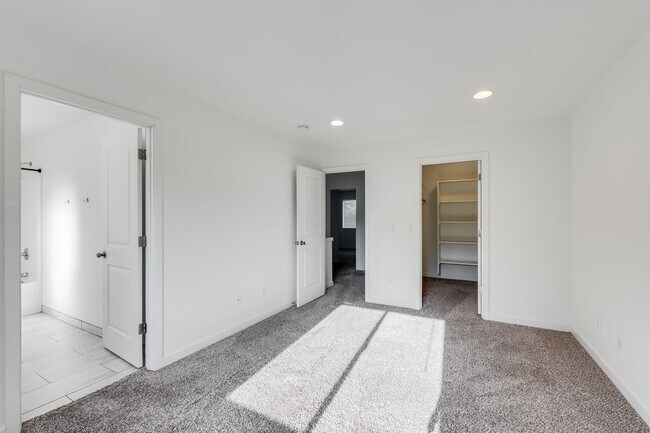 Building Photo - 2018-BUILT HOME NEAR DOWNTOWN HILLSBORO - 3BR/2.5BA WITH ATTACHED FINISHED GARAGE, PET-FRIENDLY