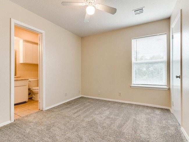 Building Photo - Just remodeled Duplex Home