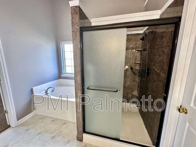 Building Photo - 303 Buckthorne Dr