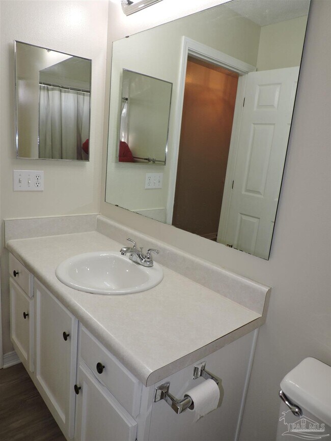 Building Photo - 1160 Sweetbriar St