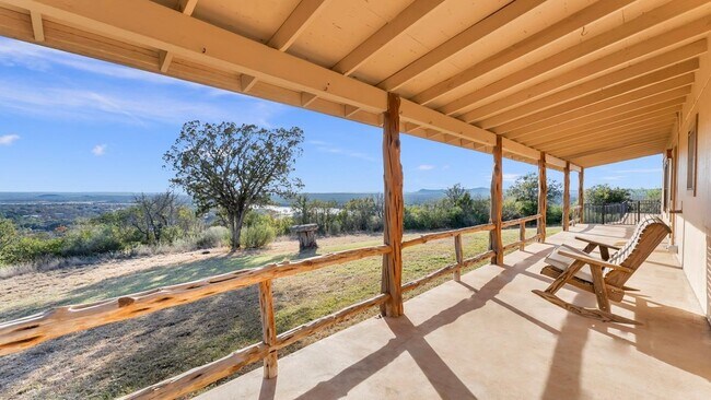 Building Photo - 352 Lookout Mountain